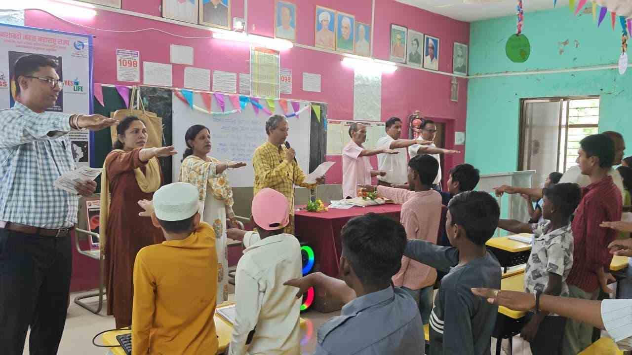 व्यसनमुक्ती लोक चळवळ उभारण्यासाठी पुढाकार घ्या 